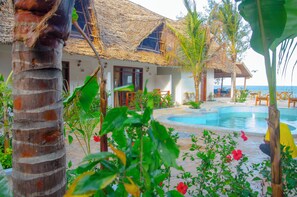 Indoor pool, outdoor pool - Zamu Beach Hotel  (Marumbi)
