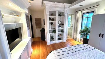 4 habitaciones, escritorio, tabla de planchar con plancha y wifi