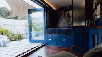 1 habitación, tabla de planchar con plancha, wifi gratis y ropa de cama