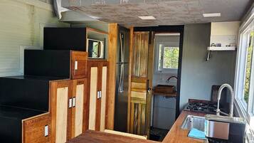 尊榮小屋 | 私人廚房 | 電冰箱、微波爐、烤箱、爐台