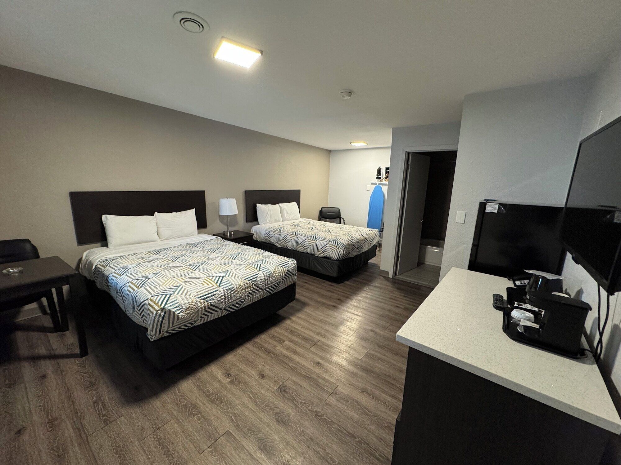 Iron/ironing board, free WiFi, bed sheets