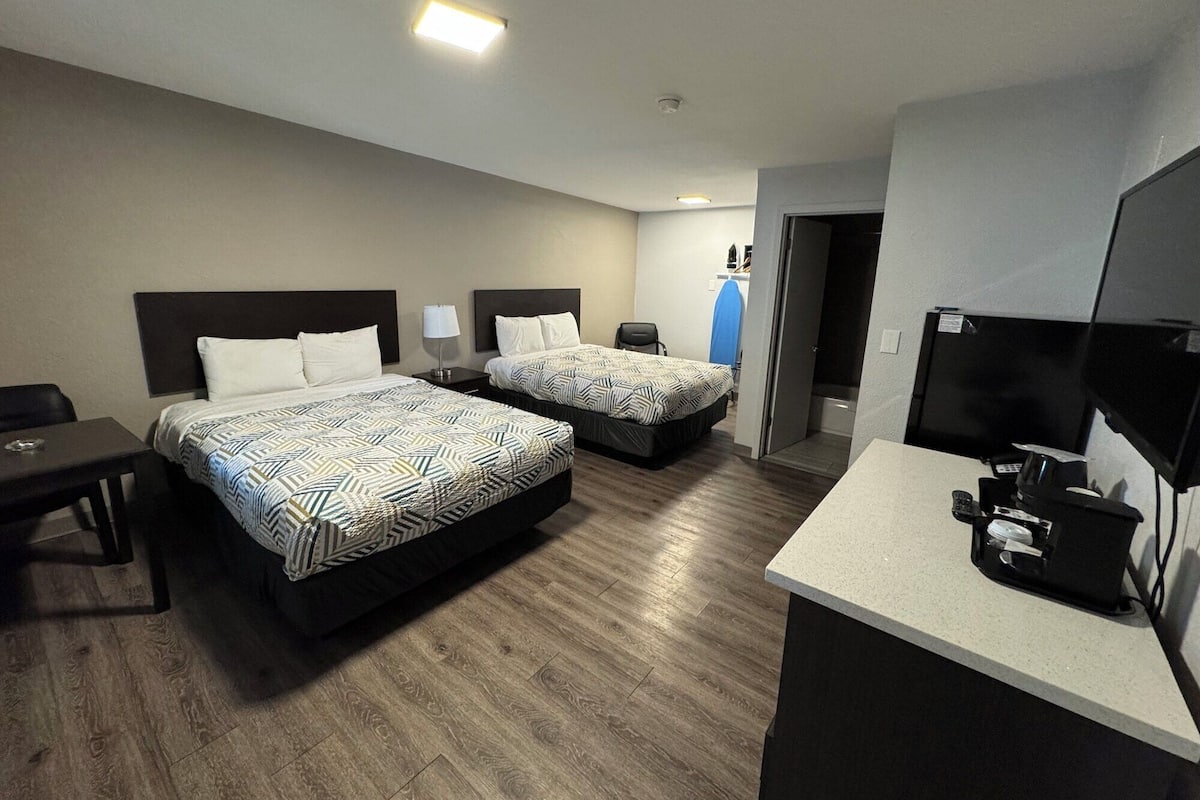 Iron/ironing board, free WiFi, bed sheets