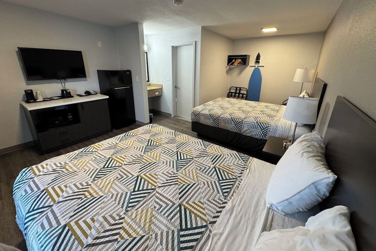 Iron/ironing board, free WiFi, bed sheets