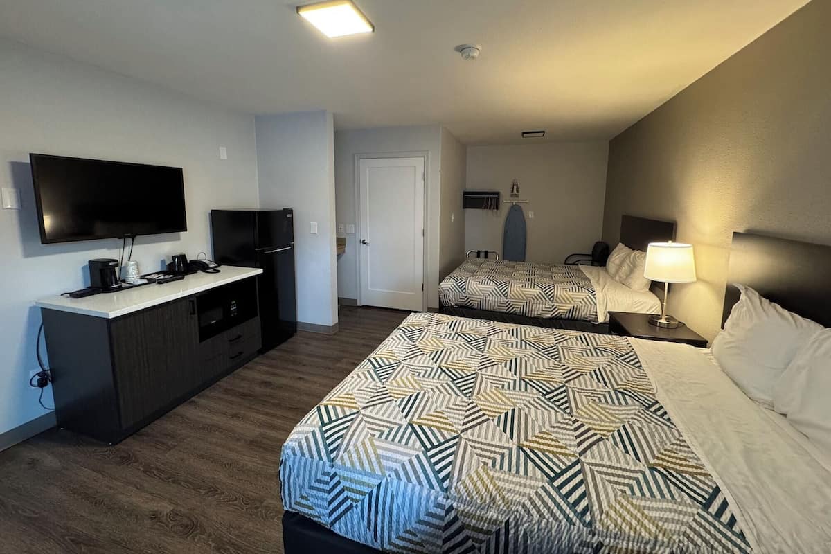 Iron/ironing board, free WiFi, bed sheets