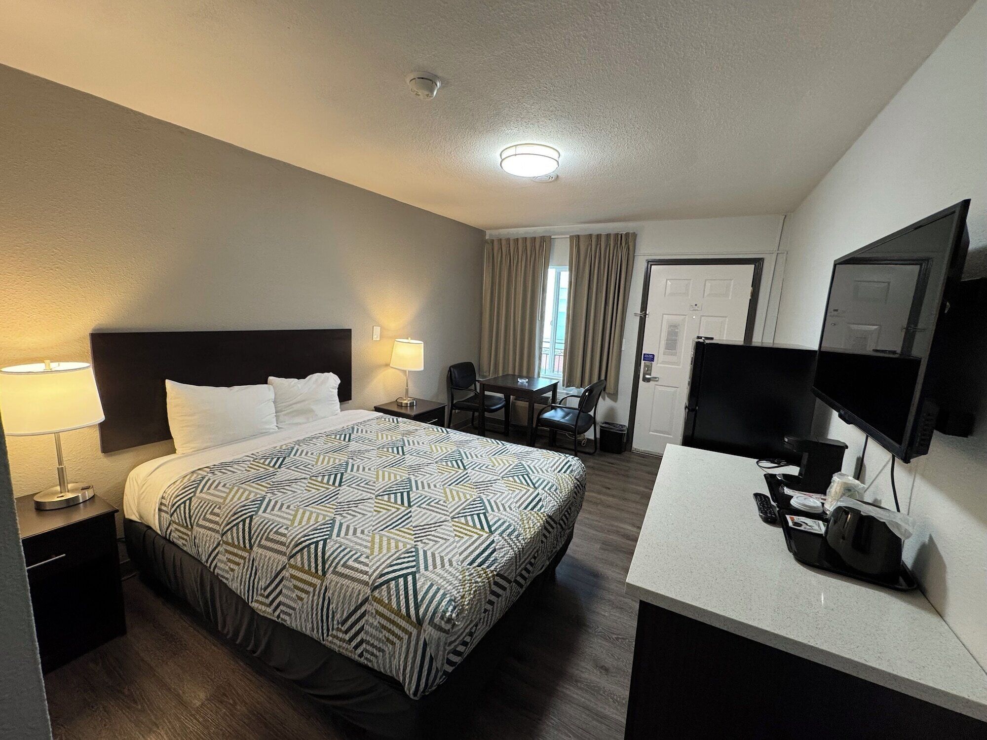 Iron/ironing board, free WiFi, bed sheets