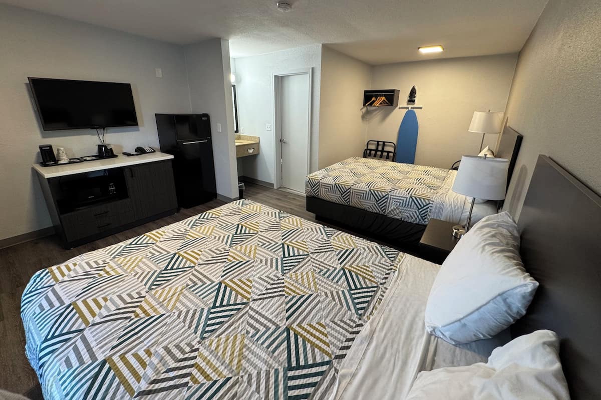 Iron/ironing board, free WiFi, bed sheets