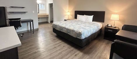 Tabla de planchar con plancha, wifi gratis y ropa de cama