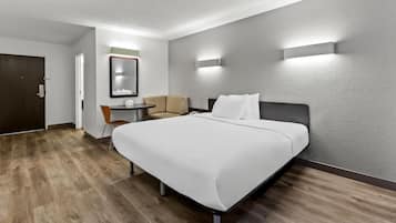 Standard Room, 1 King Bed, Non Smoking, Kitchenette