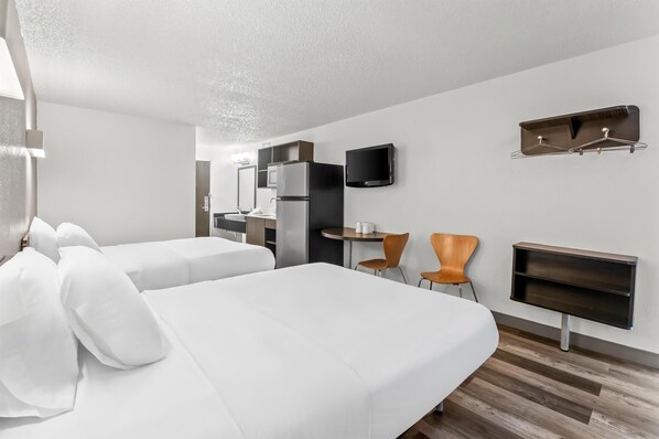 Habitación estándar, 2 camas de matrimonio, no fumadores, cocina básica | Wifi gratis y ropa de cama