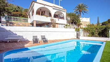 Kolam renang outdoor