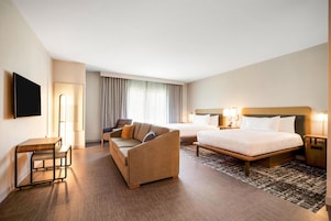 Studio Suite, 2 Queen Beds | Living area