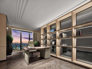 Presidential Suite, 1 King Bed | Iron/ironing board - Hilton Yuyao (Ningbo)