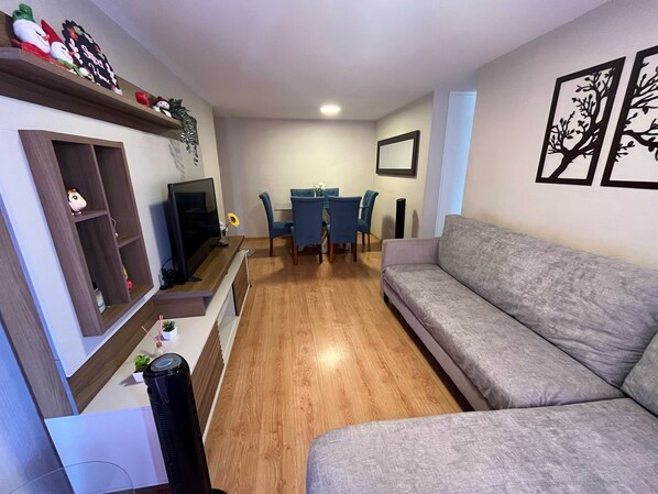 Premium Apartment, 2 Bedrooms, City View | In-room dining