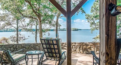 Small piece of heaven on the lake - King suite