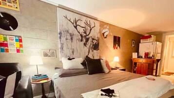 1 bedroom, desk, iron/ironing board, WiFi