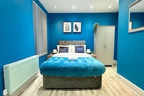 4 bedrooms, iron/ironing board, free WiFi, bed sheets