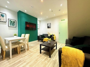 Living area - Liverpool Serviced Apartment | Mallow (Liverpool)