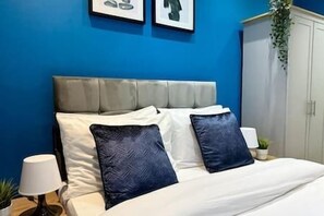 4 bedrooms, iron/ironing board, free WiFi, bed sheets