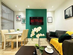 Living area - Liverpool Serviced Apartment | Mallow (Liverpool)
