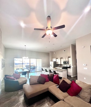 Smart TV, fireplace, video games - Modern Mountainside Pool House with Sunset Views on West Side (El Paso)