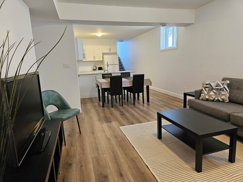 Fabulous 2-bedroom apartment with WiFi in Kingston West End