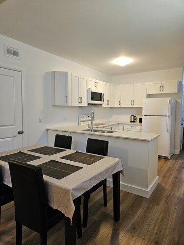 Fabulous 2-bedroom apartment with WiFi in Kingston West End