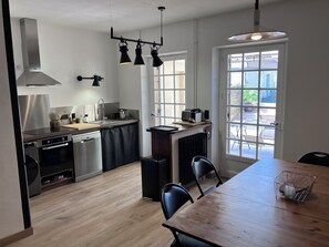 Fridge, microwave, oven, stovetop - Charming house with panoramic terrace in Domme - Sarlat (Domme)