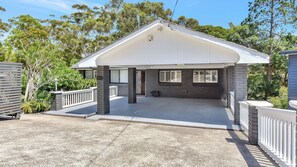 Exterior - Kookaburras - Stunning Spacious Home (Nelson Bay)