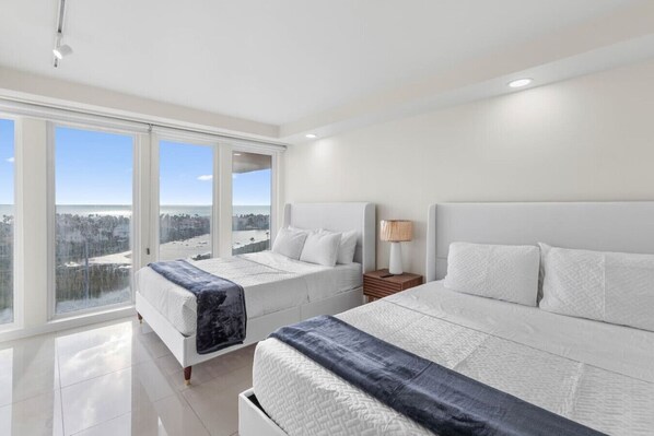 2 bedrooms, desk, free WiFi, bed sheets - Solare Tower Panoramic Paradise (South Padre Island)