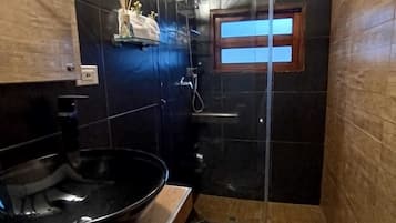 Family Quadruple Room | Bilik Mandi