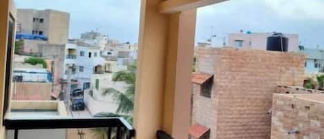 المنطقة المحيطة بالمنشأة