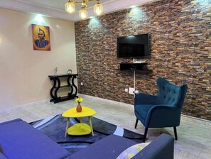 TV - Lovely 1 bedroom apartment w/patio in Mermoz-A2 (Dakar)