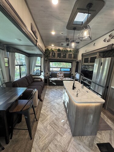 Cozy campground in charming Pierson with AC, WiFi