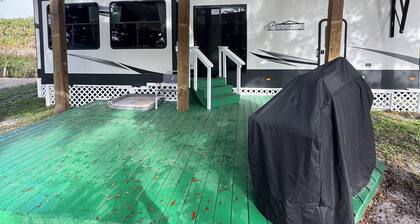 Cozy campground in charming Pierson with AC, WiFi
