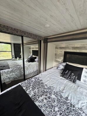 1 bedroom, WiFi, bed sheets - Cozy campground in charming Pierson with AC, WiFi (Pierson)
