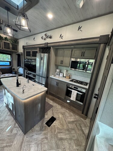 Cozy campground in charming Pierson with AC, WiFi
