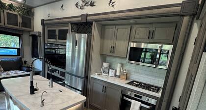 Cozy campground in charming Pierson with AC, WiFi