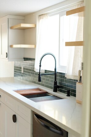 Fridge, microwave, oven, stovetop - Sunny Stays Getaway Home-3 Rooms, 4 Bed, 2 Bath, Backyard with Pool (Mesa)