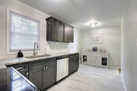 Fridge, microwave, oven, stovetop. Anne & Fred`s Leonardtown Home W/ Arcade room!