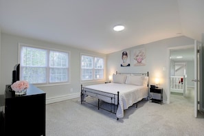 4 bedrooms, WiFi, bed sheets