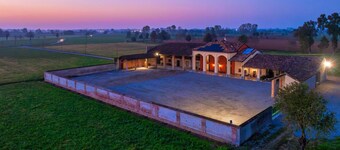 2) Cozy One-Bedroom Apartment in Agriturismo with Two Single Beds and Sofa Bed