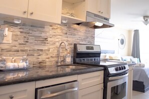 Dishwasher, cookware/dishes/utensils