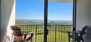 Interior - 111 Beachfront Heated Pool Gulf View Studio (Galveston)