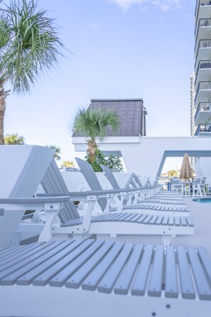 Terrace/patio - 111 Beachfront Heated Pool Gulf View Studio (Galveston)