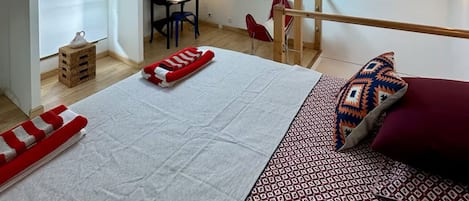 1 habitación, escritorio, tabla de planchar con plancha y wifi gratis