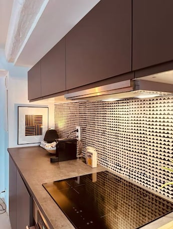 Fridge, microwave, oven, stovetop. Cosy house in the charming historic center of Blagnac - 5 mins to Airport/Airbus