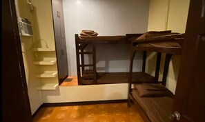 3 bedrooms, WiFi, bed sheets - Cozy Shared Apartment with Bunk Beds – Ideal for Groups or Solo Travelers (Dumaguete)