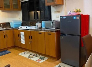 Fridge, microwave, stovetop, electric kettle