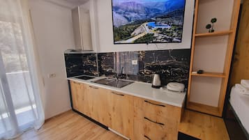 豪華開放式客房 | 私人廚房 | 爐具、電熱水壺、廚房用具/餐具/器皿