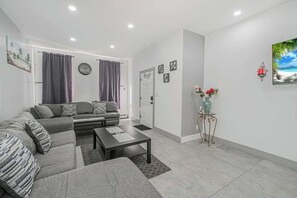 Téléviseur, bureau